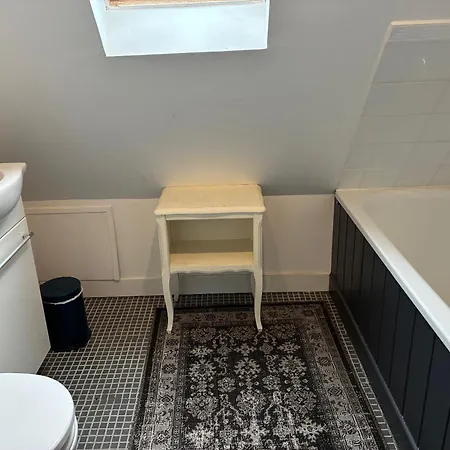 La Maison Dans La Clairiere 2 *